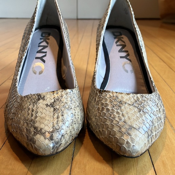 DKNYC snakeskin 2 1/2 inch heels. Size 7.5/38. Rubber soles - Picture 7 of 9